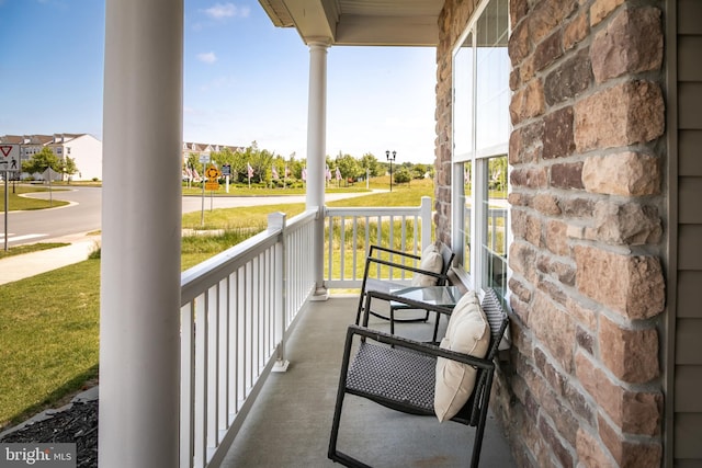 balcony featuring covered porch