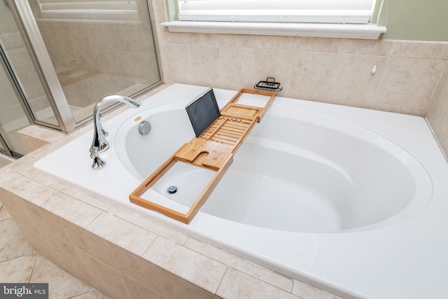 bathroom with tiled tub