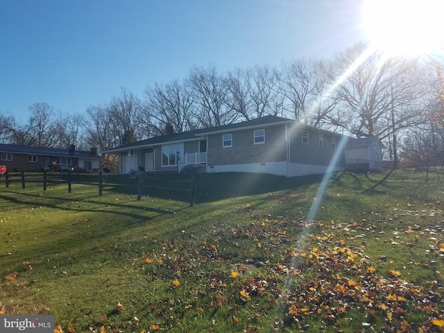 single story home with a front yard