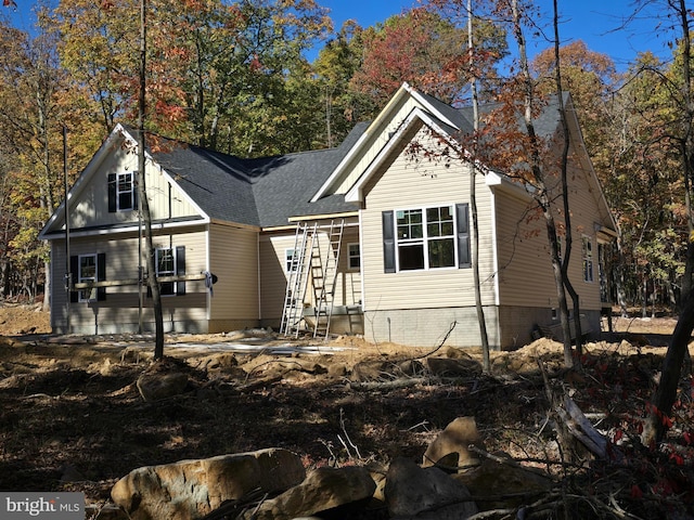 view of front facade featuring roof with shingles