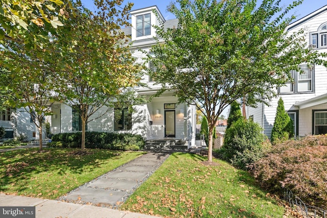 view of front of home featuring a front lawn