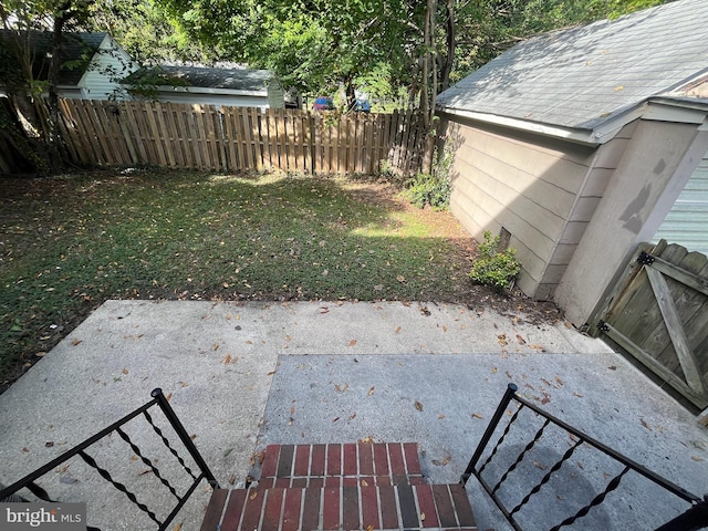 view of yard with a patio area