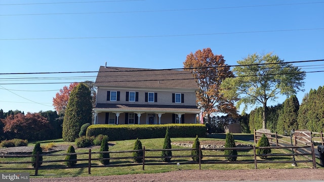 colonial house featuring a front yard