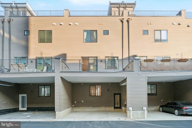 674 N 13th St, Philadelphia, PA 19123 - rear view of house featuring a balcony