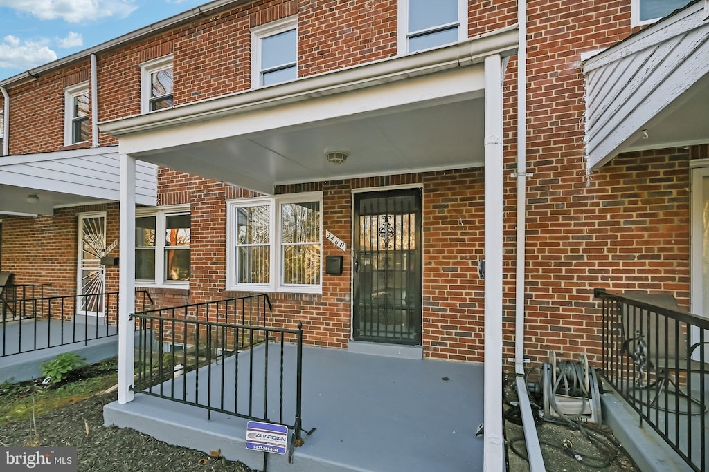 doorway to property with covered porch