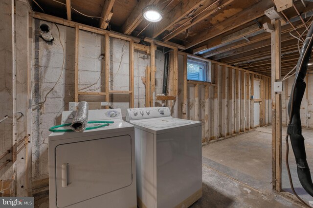 basement with washing machine and clothes dryer