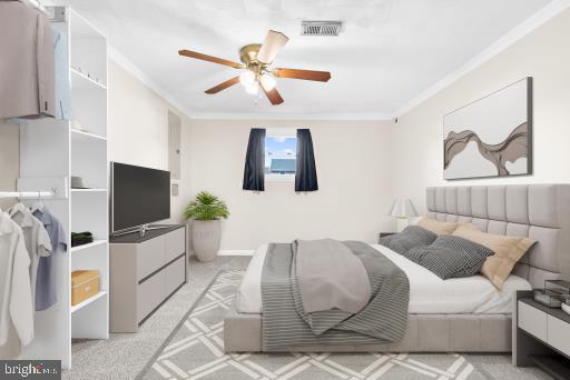 bedroom featuring light carpet, crown molding, and ceiling fan