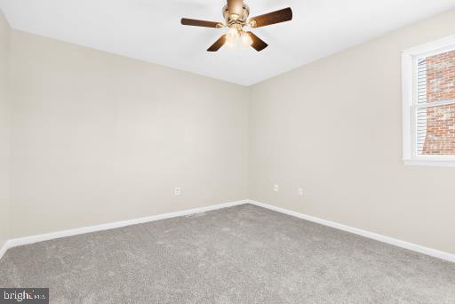 unfurnished room featuring carpet flooring and ceiling fan