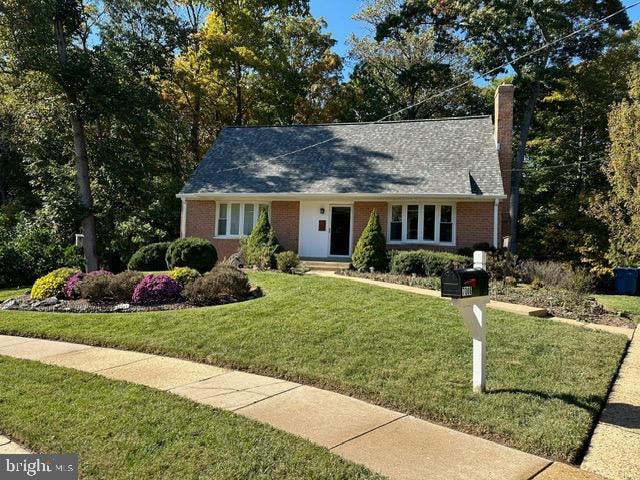 view of front of house featuring a front yard