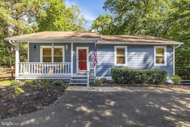 ranch-style home featuring a porch