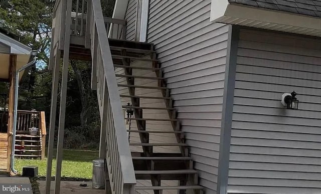 31 S Jersey Ave, Dorothy, NJ 08317 - details with stairway