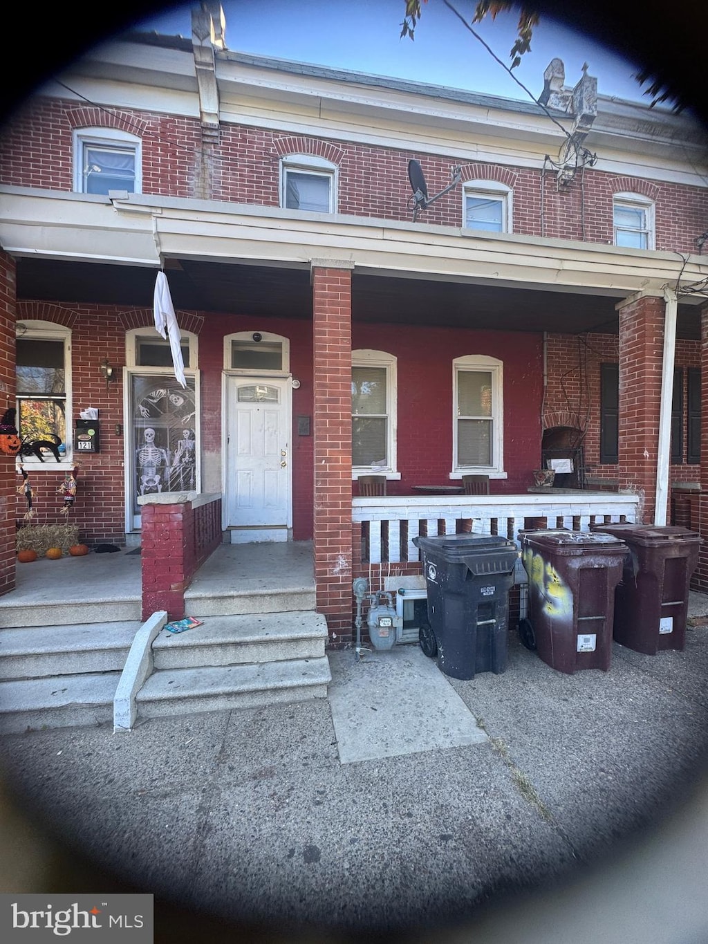 view of front of house with a porch