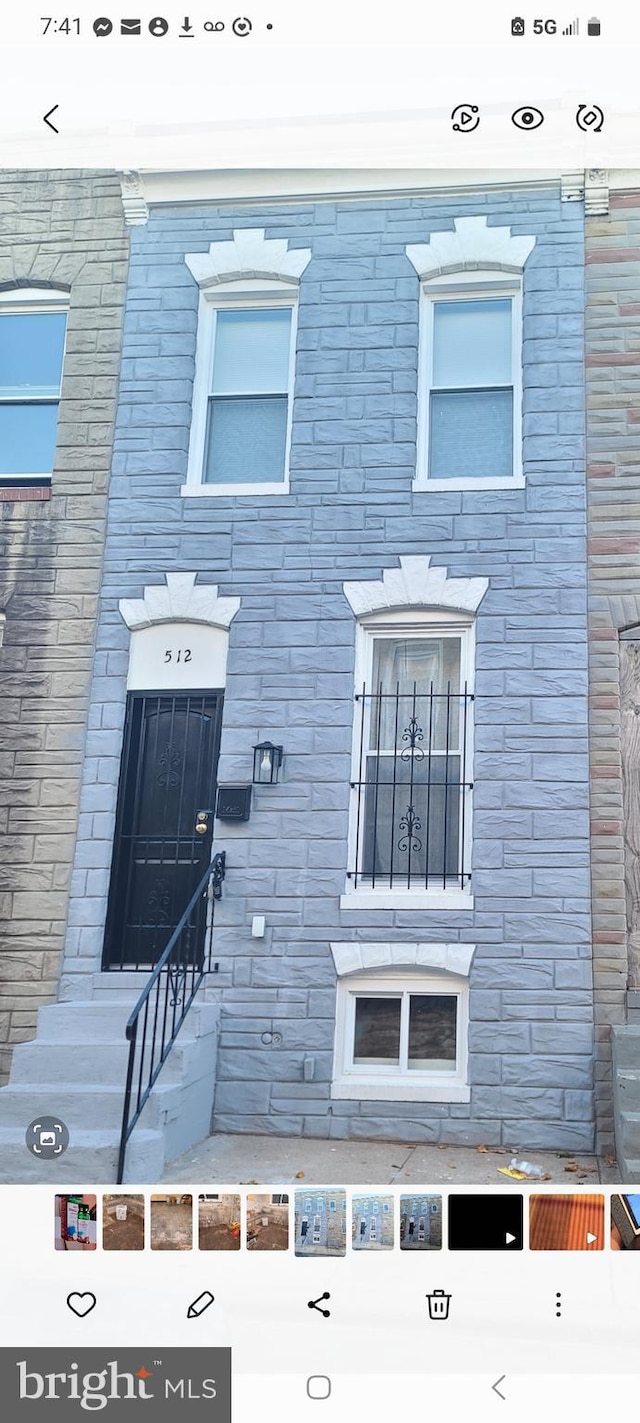 view of front facade featuring entry steps