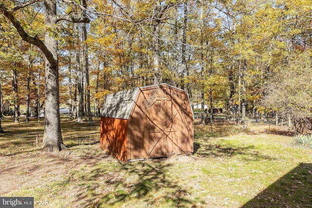 view of outdoor structure with a yard