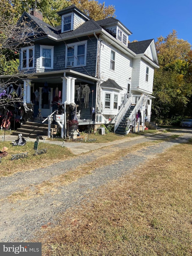 view of front facade featuring a porch