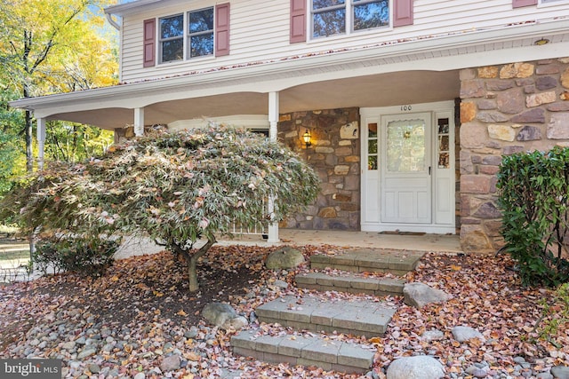 property entrance featuring a porch