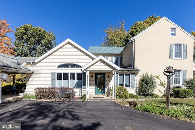 view of front of property