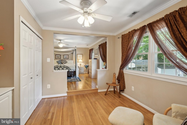 unfurnished room with light hardwood / wood-style floors, ceiling fan, and crown molding