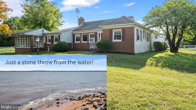 view of front of house with a front lawn