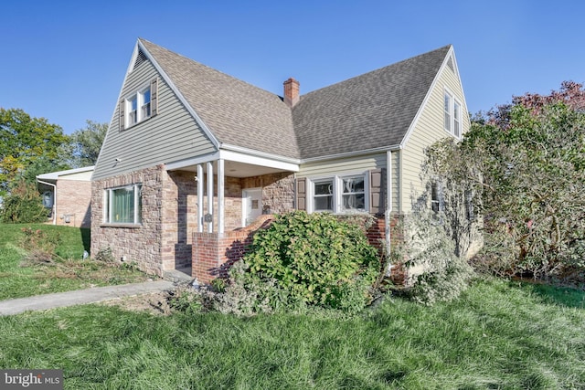 view of front of house featuring a front yard