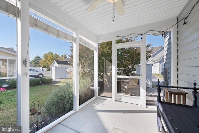 sunroom / solarium with ceiling fan