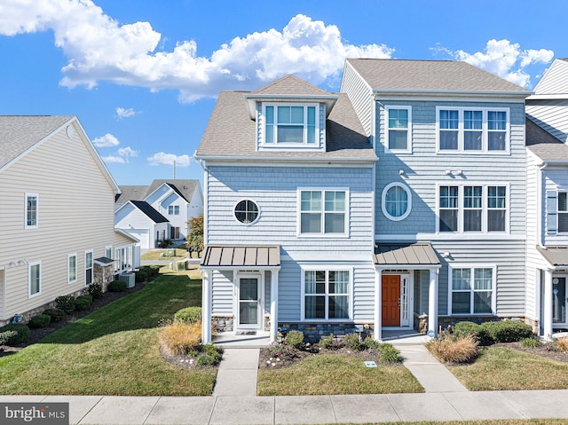 view of front facade with a front yard