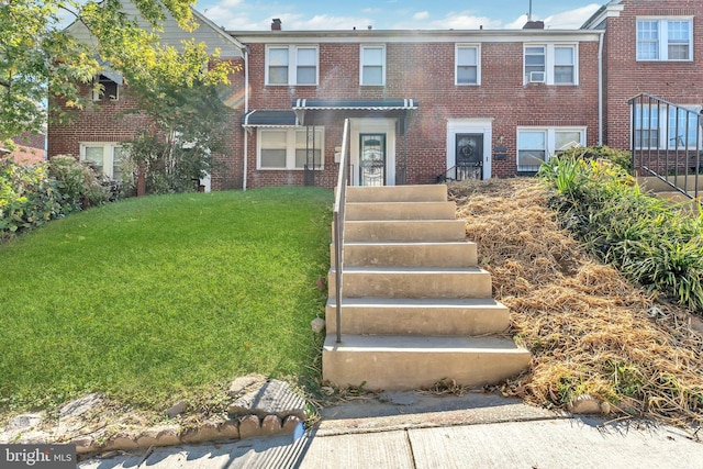 view of front of home with a front lawn