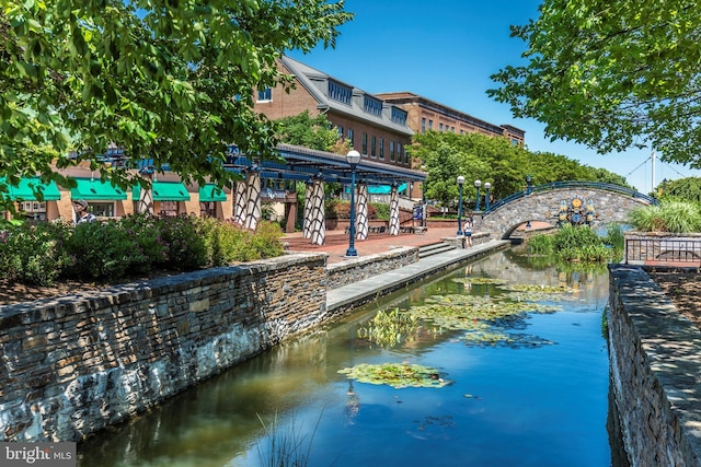 view of property's community featuring a water view