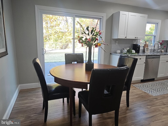 dining area with sink and hardwood / wood-style floors