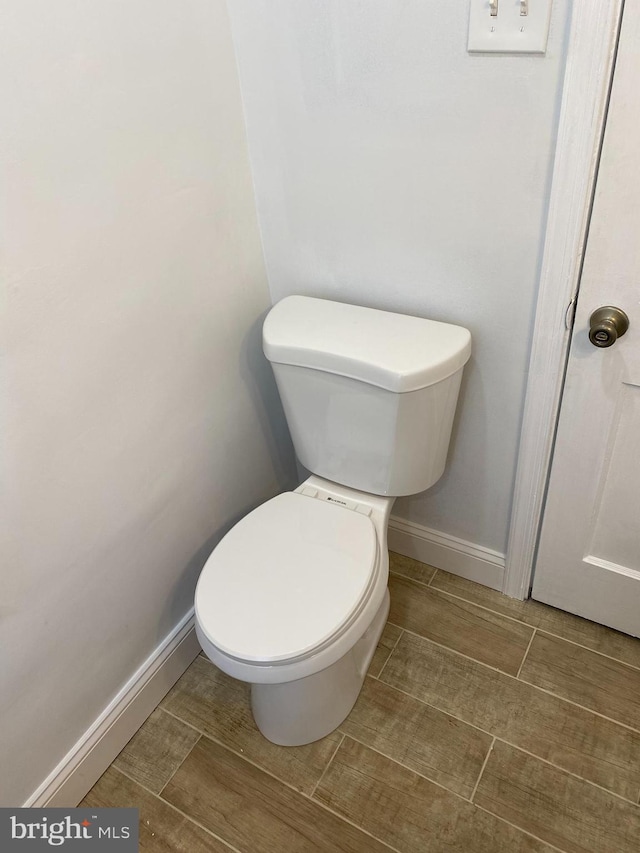 bathroom featuring toilet