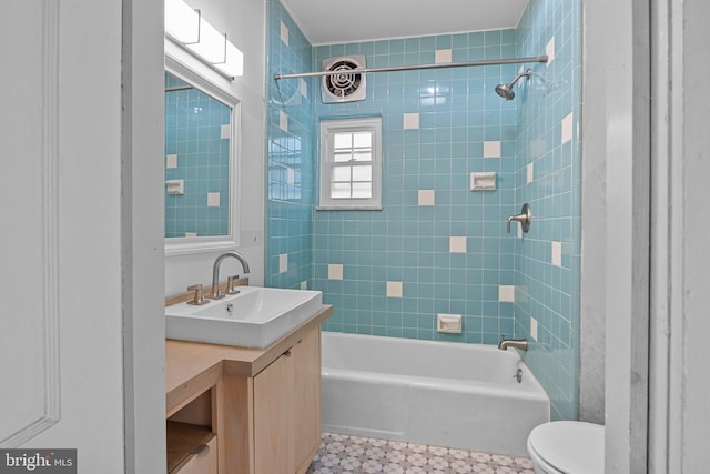 full bathroom with vanity, toilet, and tiled shower / bath