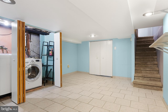 laundry area featuring washer / clothes dryer and light tile patterned floors