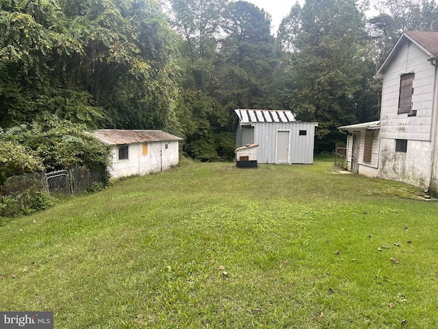 view of yard with a storage unit