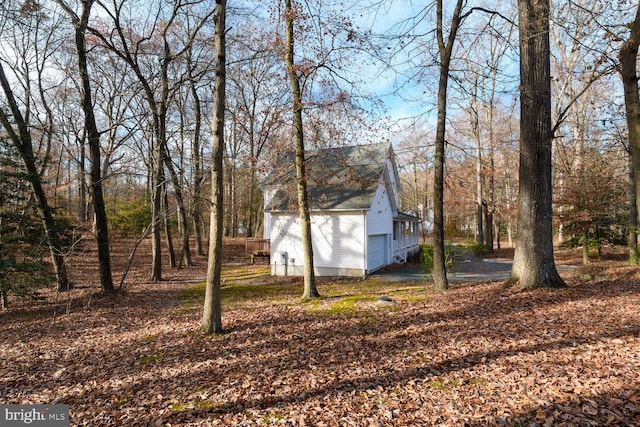 view of yard featuring a garage