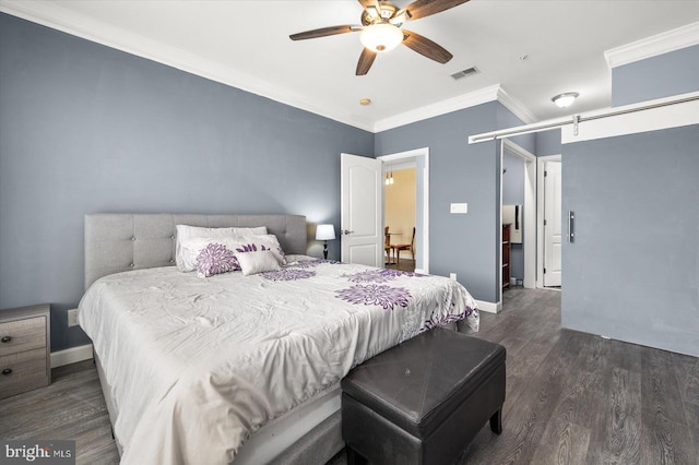 bedroom with ceiling fan, crown molding, and dark hardwood / wood-style floors