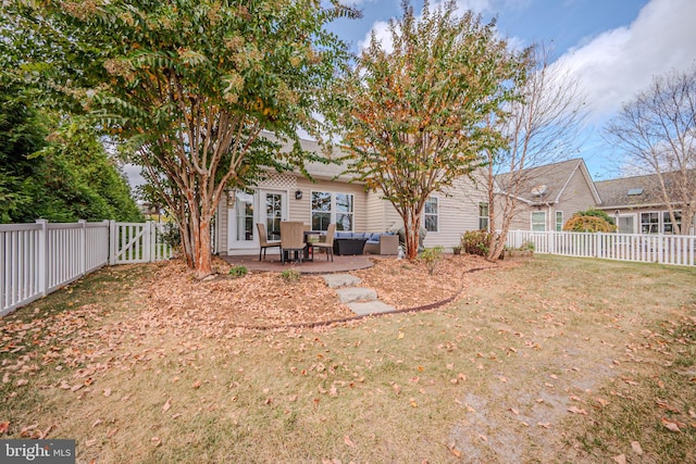 view of yard with a patio and outdoor lounge area