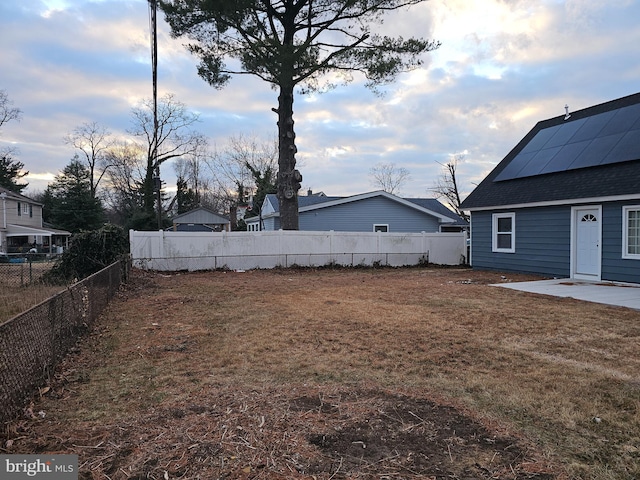 view of yard at dusk