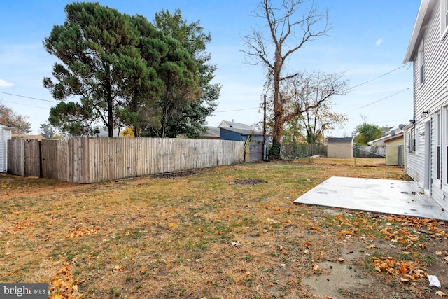 view of yard with a patio area