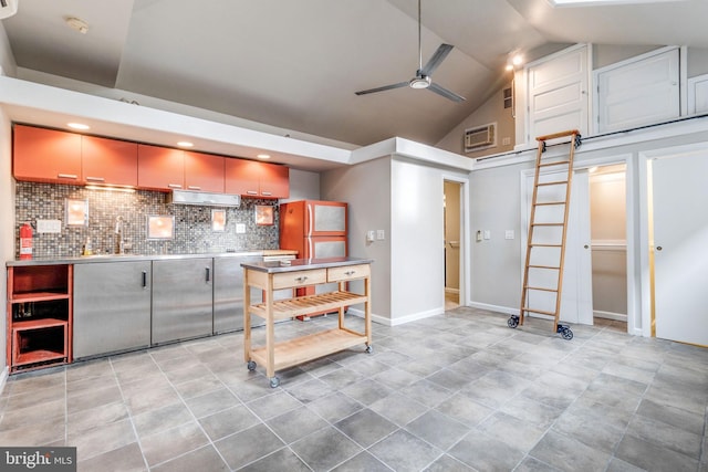 kitchen with ceiling fan, backsplash, lofted ceiling, a barn door, and white fridge