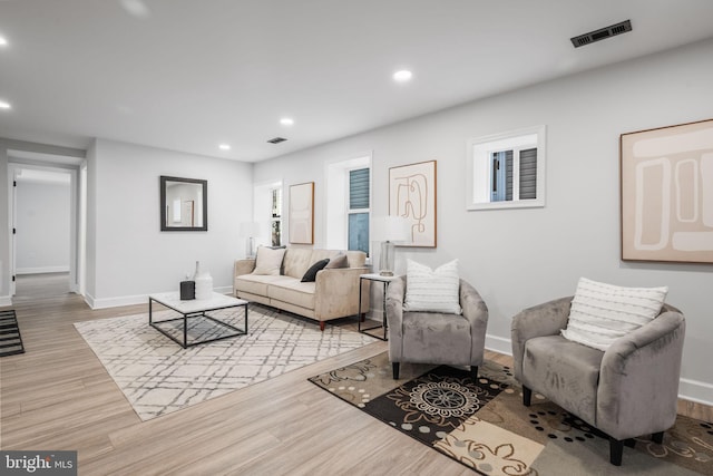 living room featuring recessed lighting, visible vents, wood finished floors, and baseboards