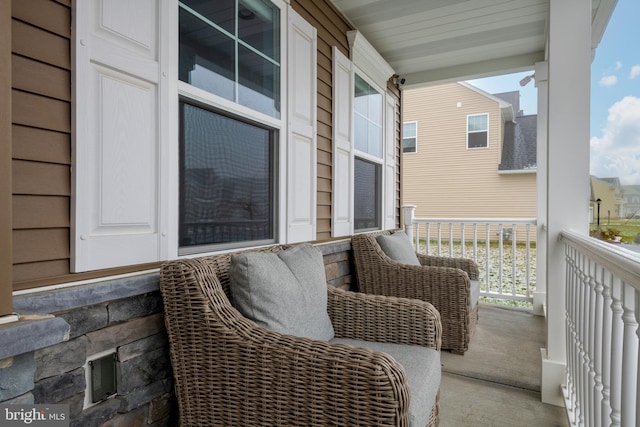 balcony featuring covered porch