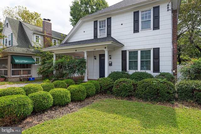 view of front of property with a front lawn