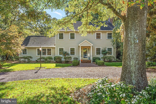 view of front of house featuring a front yard