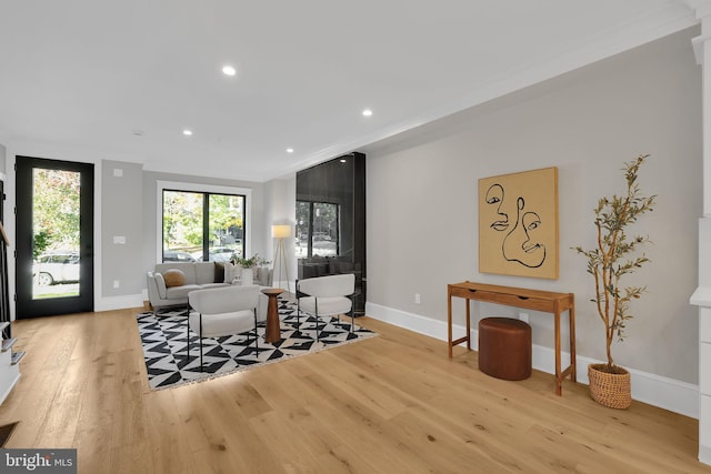 dining room featuring crown molding, recessed lighting, baseboards, and light wood-style floors