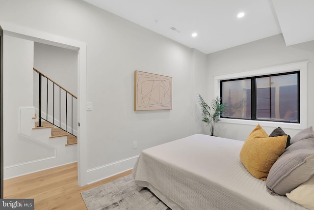 bedroom featuring baseboards, recessed lighting, visible vents, and light wood-type flooring
