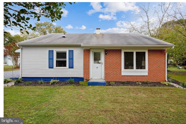 view of front of home with a front yard