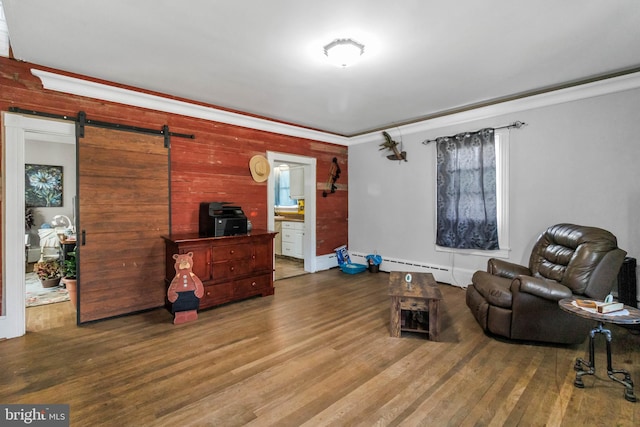 living room featuring hardwood / wood-style floors, a barn door, and crown molding