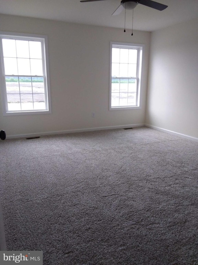 carpeted empty room featuring ceiling fan