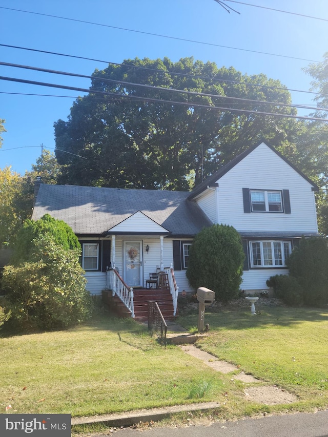 view of front of home with a front lawn