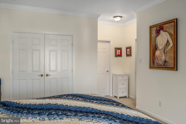 carpeted bedroom featuring crown molding and a closet